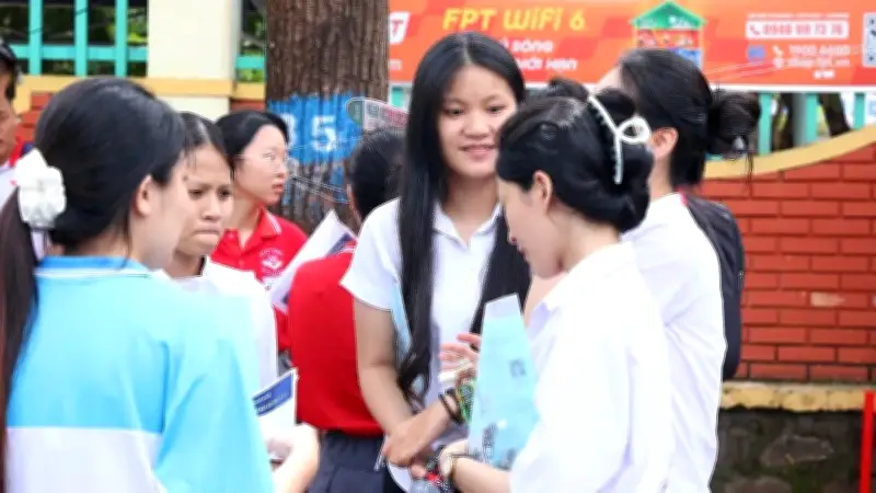 Đắk Lắk: 5 thí sinh bị đình chỉ thi vì mang điện thoại, đồng hồ thông minh