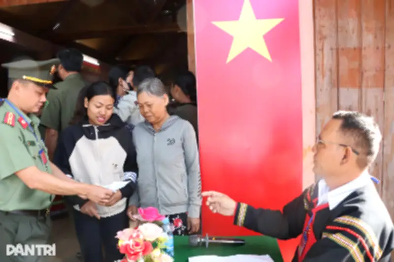 Đắk Lắk giảm gần 10.000 người hưởng lương sau sắp xếp thôn phố