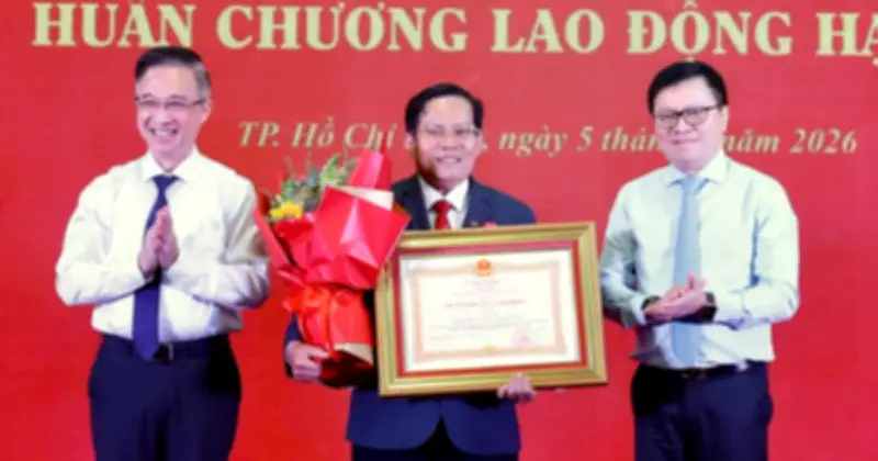 Kỷ niệm 7 năm 'Tự hào cờ Tổ quốc' và 101 năm Báo chí cách mạng
