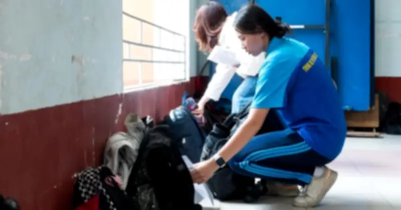 Kỳ thi tốt nghiệp THPT 2026: Phát hiện thí sinh dùng điện thoại, sự cố chập điện