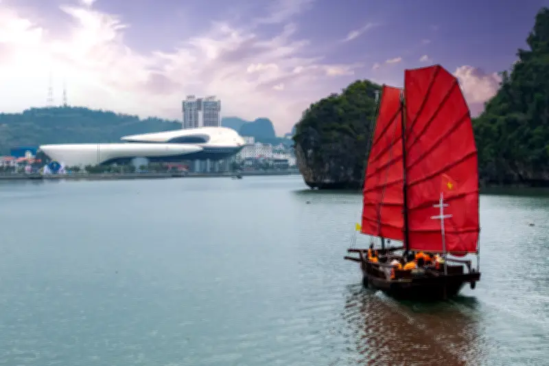 Khai trương tour trải nghiệm thuyền ba vách trên vịnh Hạ Long