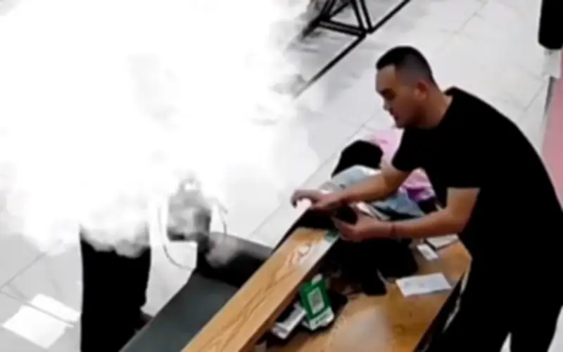 Khách thử đồ 2 tiếng, mua 33 món khiến chủ shop cười không ngớt