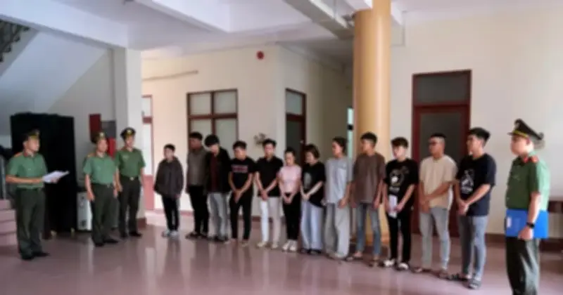 Khởi tố 12 bị can mua bán trái phép 3.500 tài khoản ngân hàng tại Vĩnh Long