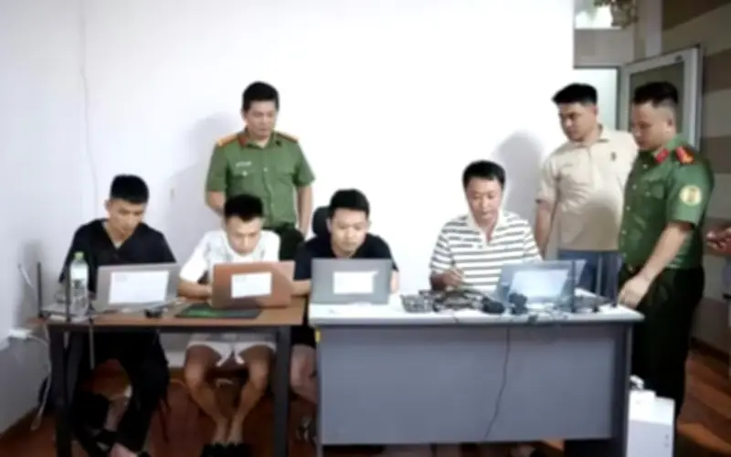 Khởi tố 2 đối tượng tổ chức cho người khác ở lại Việt Nam trái phép để lập sào huyệt lừa đảo