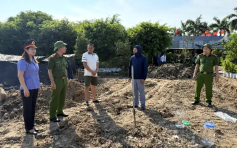 Khởi tố 2 người ở Ninh Bình vì đổ trái phép 177 tấn chất thải
