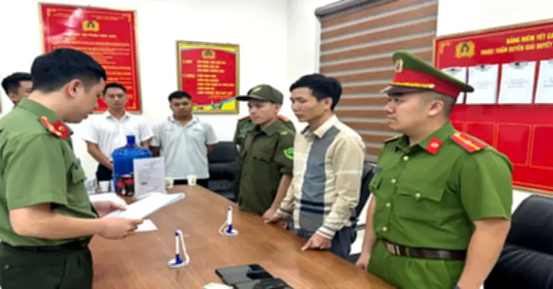 Khởi tố 3 người tạo điều kiện cho doanh nghiệp được miễn giảm phí đường bộ