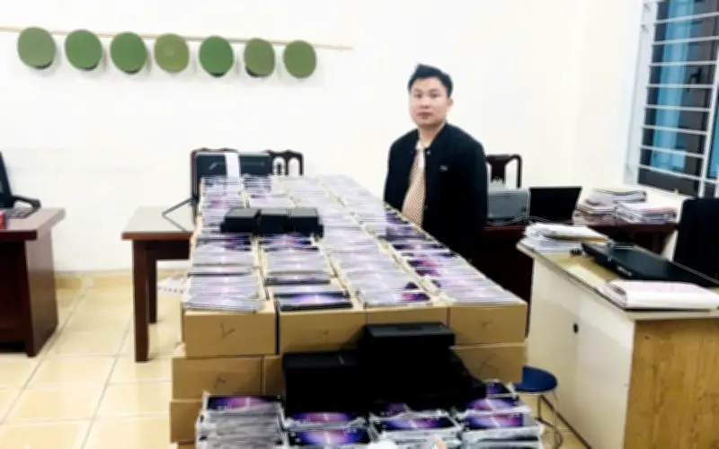 Khởi tố, bắt giam 3 đối tượng bán hơn 1.000 điện thoại Samsung giả trên toàn quốc