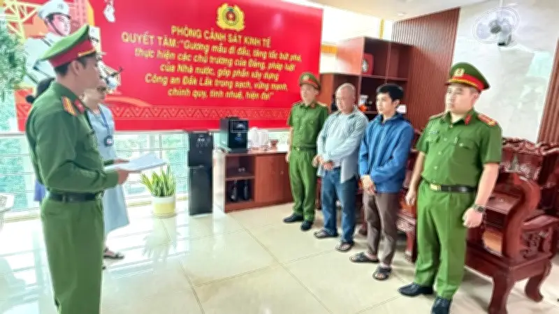 Khởi tố chủ doanh nghiệp kính nhôm vì buôn bán hàng giả và sai phạm kế toán