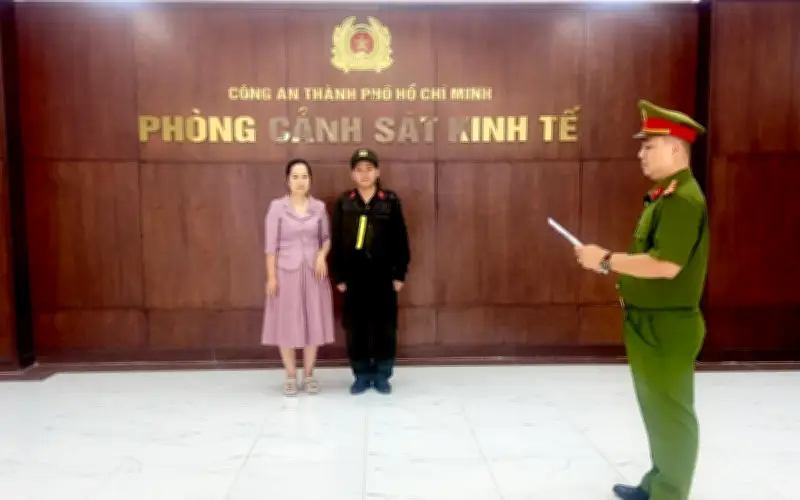 Khởi tố vụ án xâm phạm quyền tác giả BST áo dài 'Thư từ phố thị'