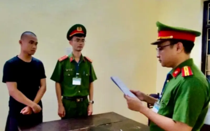 Khởi tố vụ sản xuất gần 30.000 sản phẩm dầu gội, sữa tắm giả tại Ninh Bình