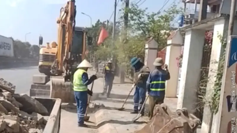 Khơi thông cống rãnh Quốc lộ 1 chống ngập mùa mưa bão 2026