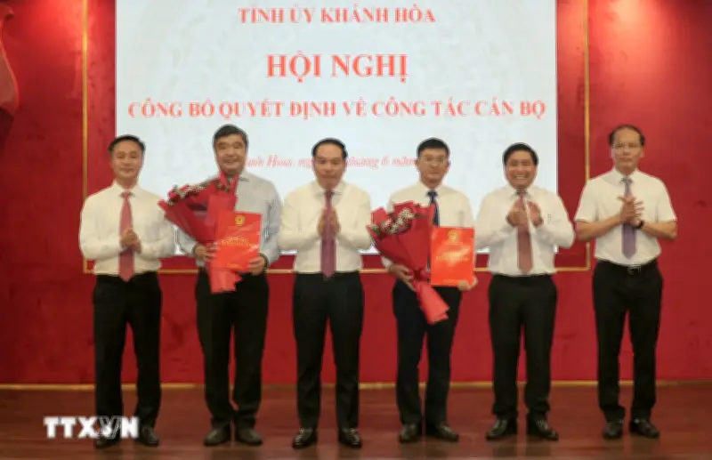 Khánh Hòa công bố quyết định về công tác cán bộ