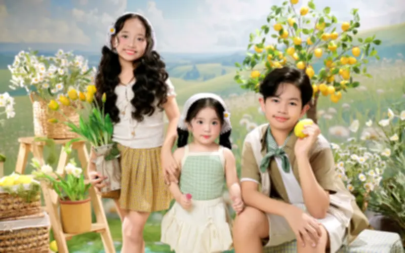 Khánh Thi khoe ảnh ba con nhân dịp Quốc tế Thiếu nhi, visual gây sốt