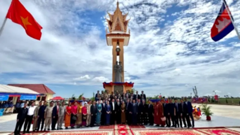 Khánh thành Đài Hữu nghị Việt Nam-Campuchia tại tỉnh Pursat