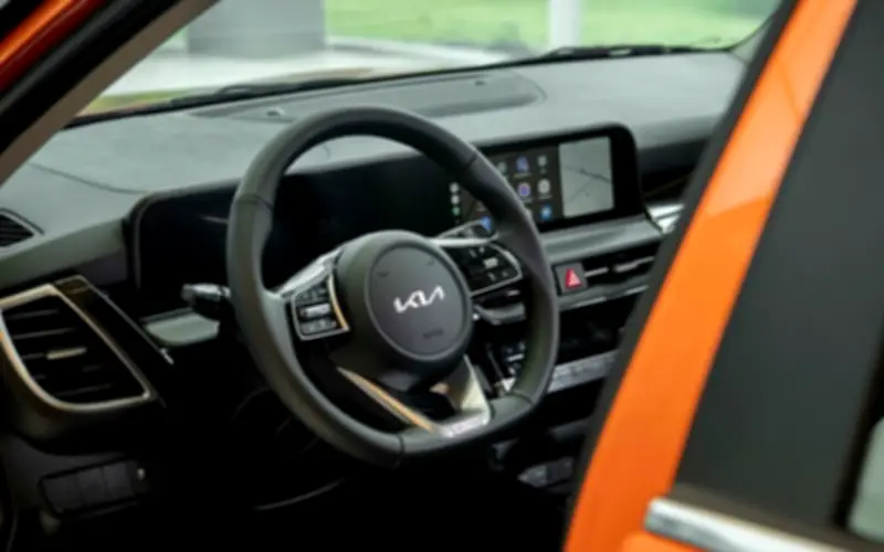 Kia Seltos giảm giá cực mạnh, rẻ hiếm thấy, ngang Toyota Vios