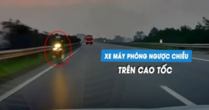 Kinh hoàng xe máy ngược chiều trên cao tốc Nội Bài - Lào Cai