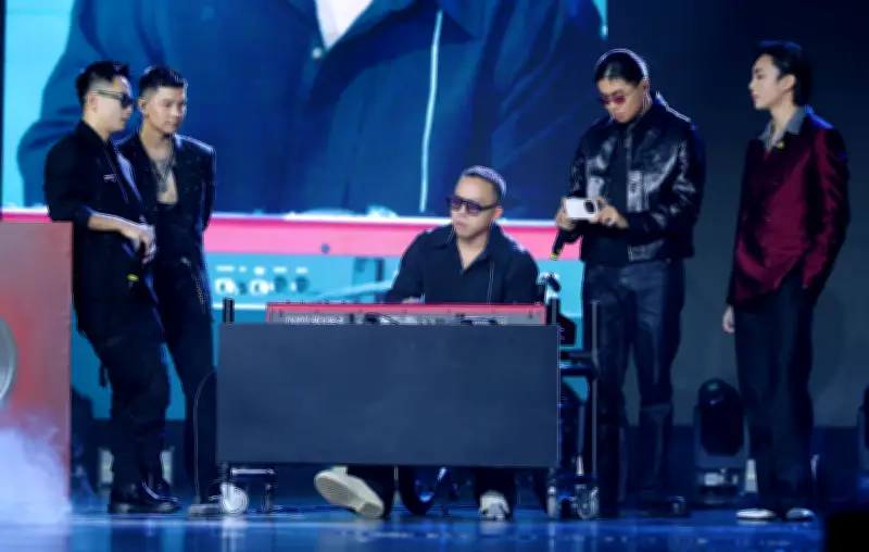 Kosmik Live Concert tại Hà Nội quy tụ dàn nghệ sĩ đình đám của SpaceSpeakers