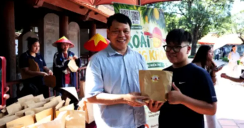 Lễ hội Xoài đăng khoa: Trao quả ngọt cho sĩ tử tại Văn Miếu