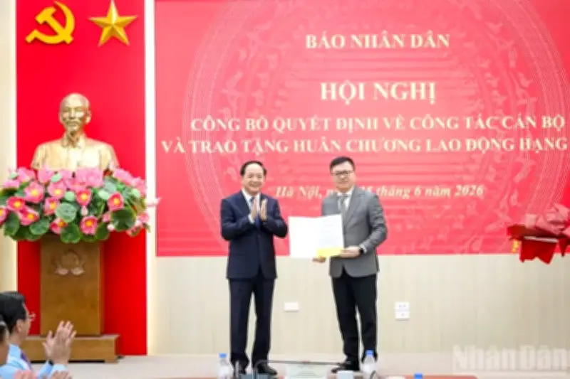 Lê Quốc Minh tái bổ nhiệm Tổng Biên tập Báo Nhân Dân, nhận Huân chương Lao động hạng Ba