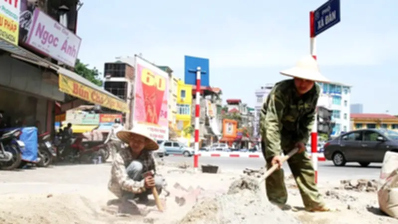 Lao động ngoài trời: Đối mặt rủi ro sức khỏe và an sinh xã hội