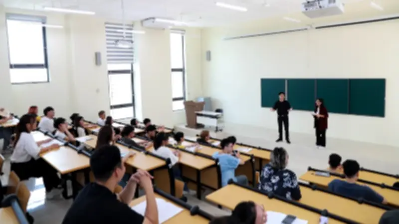 Lần đầu thiết lập hệ thống chức danh riêng cho giảng viên trường chính trị