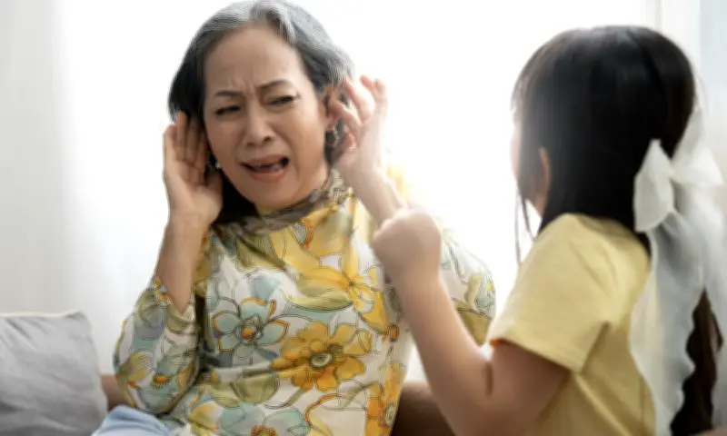Mẹ chồng nhiều lần đến muộn khi nhận trông cháu, con dâu bức xúc