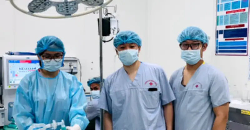 Mẹ cho con ăn xôi trước giờ mổ, bé 3 tuổi phải hoãn phẫu thuật