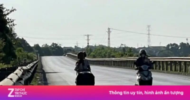 Mẹ con đi bộ xuyên miền Trung dưới nắng 40 độ: Sở Y tế yêu cầu theo dõi sát