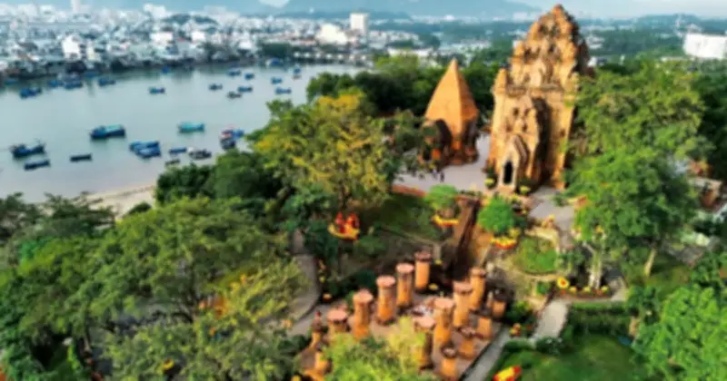 'Mở khóa' di sản Chăm bằng QR tại Tháp Bà Ponagar