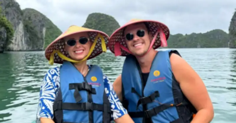 Mở lá thư người yêu bay 8.000km, mang tới bạn gái thốt lên không thể nào