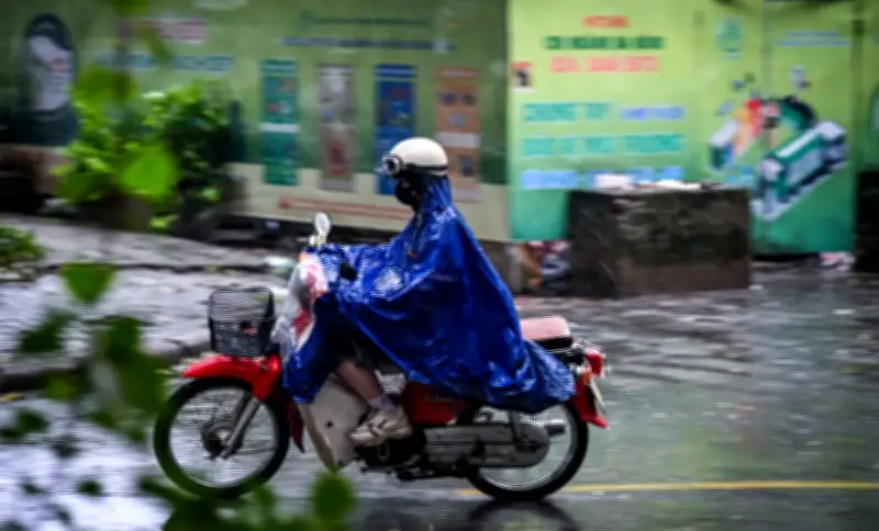 Mưa lớn diện rộng ở Bắc Bộ từ đêm 28/6, Trung Bộ nắng nóng gay gắt