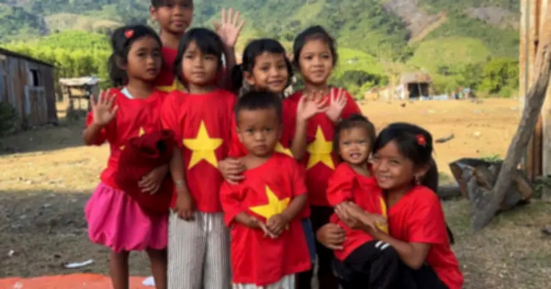 Mang sữa lên bản: Hành trình yêu thương đến trẻ em vùng khó khăn