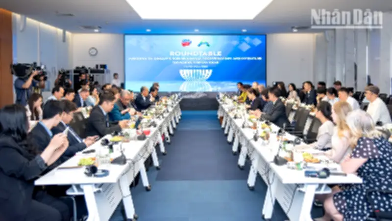 Mekong trong hợp tác tiểu vùng ASEAN: Hướng tới Tầm nhìn 2045