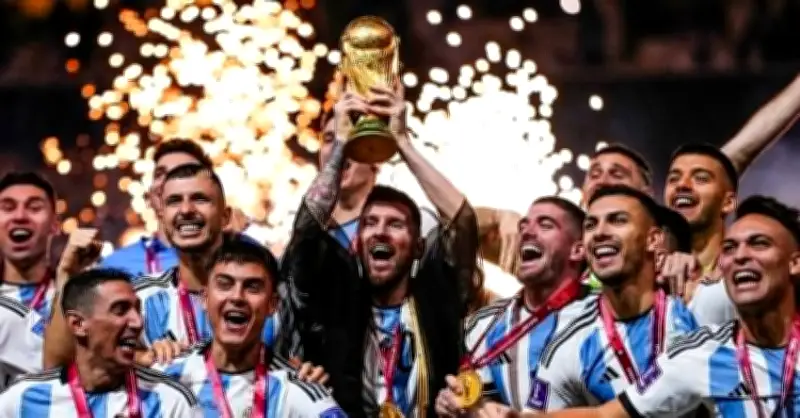 Messi cân bằng kỷ lục 16 bàn tại World Cup cùng Klose