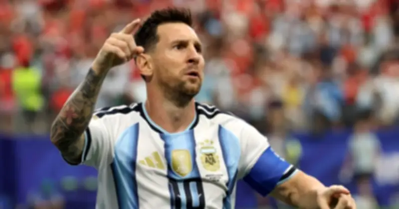 Messi hỏng penalty vẫn ghi bàn, phá kỷ lục ghi bàn World Cup