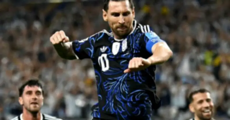 Messi lập kỷ lục ghi bàn 7 trận liên tiếp tại World Cup sau siêu phẩm vào lưới Jordan