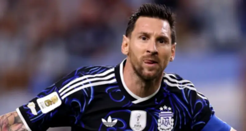 Messi phá hai kỷ lục World Cup, Argentina toàn thắng vòng bảng