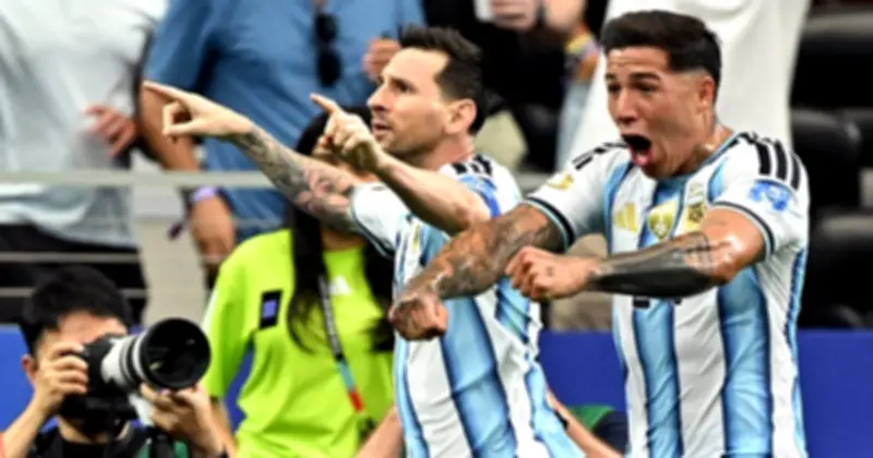 Messi phá kỷ lục World Cup với 18 bàn, Argentina thắng Áo 2-0