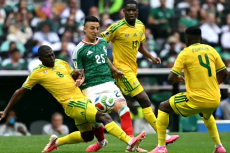 Mexico 1-0 Nam Phi hiệp 1: Bàn mở tỷ số sớm của Quinones