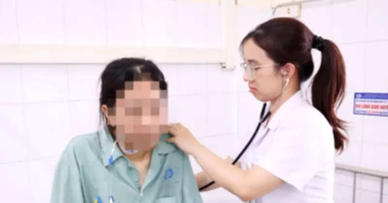 Mệt mỏi uống nước nhiều, thiếu nữ 17 tuổi không ngờ mắc bệnh người già