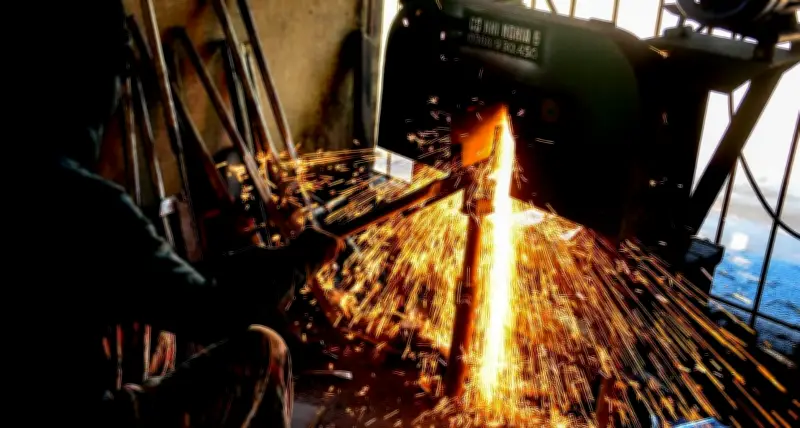 Mưu sinh bên lò lửa 1.000 độ C giữa những ngày nắng nóng ở Thanh Hóa