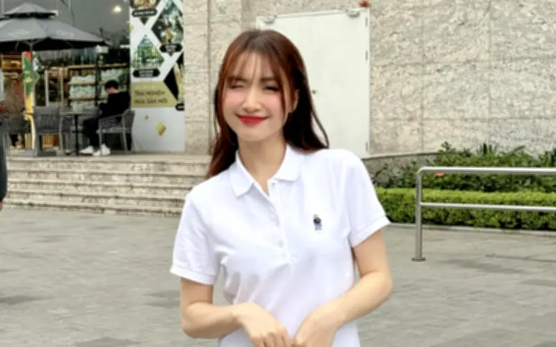 Mẫu váy kéo dài chân cho nàng 1m5 học từ Hoa Minzy