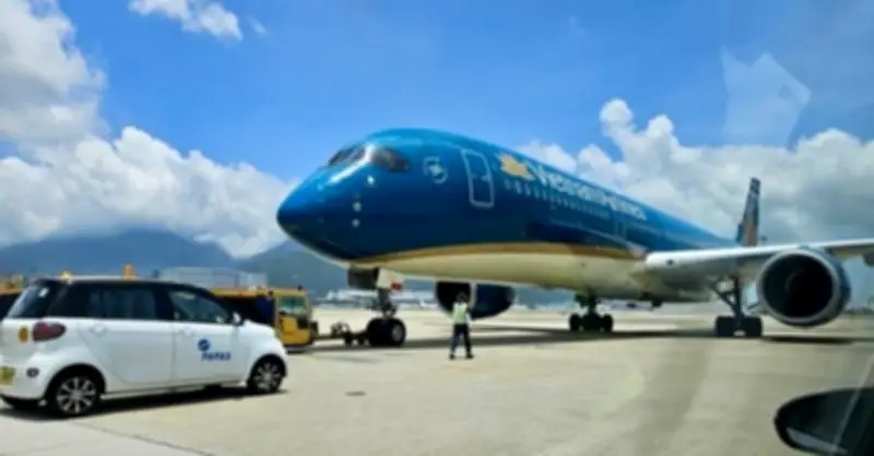 Máy bay Vietnam Airlines hạ cánh khẩn cấp xuống Hong Kong để cấp cứu khách