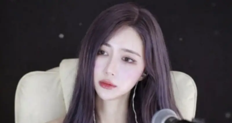 Nữ ca sĩ Hàn Quốc Kim Yoon Seol qua đời ở tuổi 28