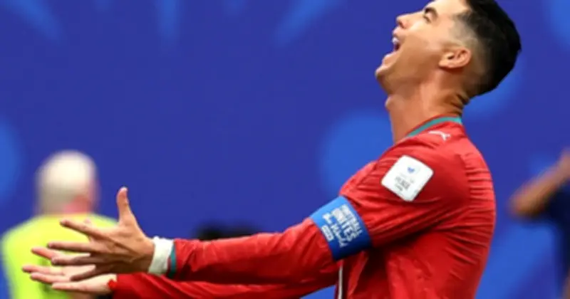 Đến lúc Ronaldo nên ngồi dự bị? Thống kê và chỉ trích từ Henry