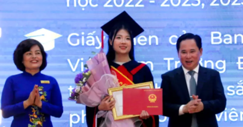 Nữ sinh thủ khoa được trường đặc cách tuyển dụng ở lại làm việc
