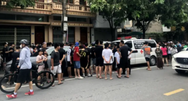 Nổ súng ở Lào Cai khiến 2 người thương vong, cảnh sát khám nghiệm hiện trường