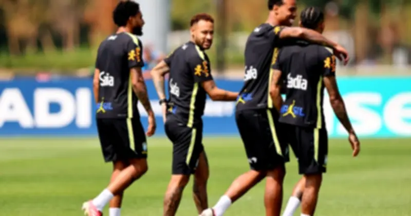 Neymar phản ứng sau khi bị HLV Ancelotti mời rời buổi tập Brazil