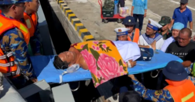 Ngư dân bị tai nạn trên biển được đưa từ Trường Sa về đất liền an toàn