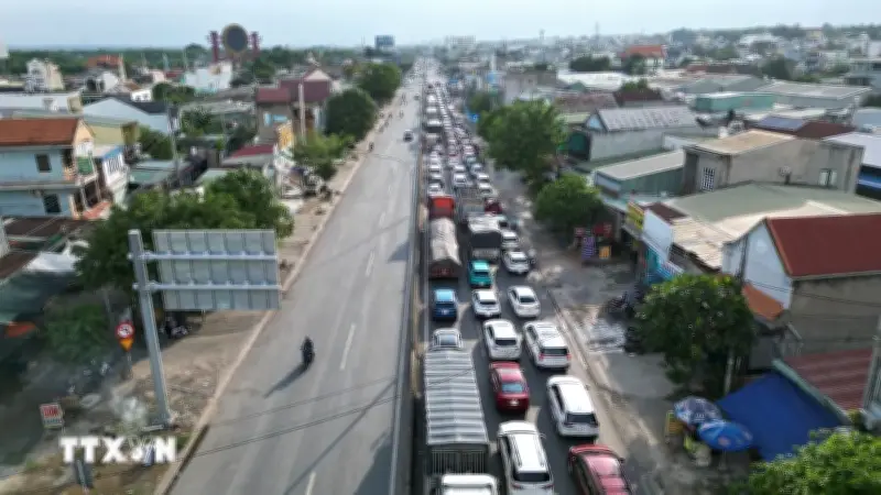 Đồng Nai: Hàng nghìn phương tiện ùn tắc kéo dài do nước rút chậm